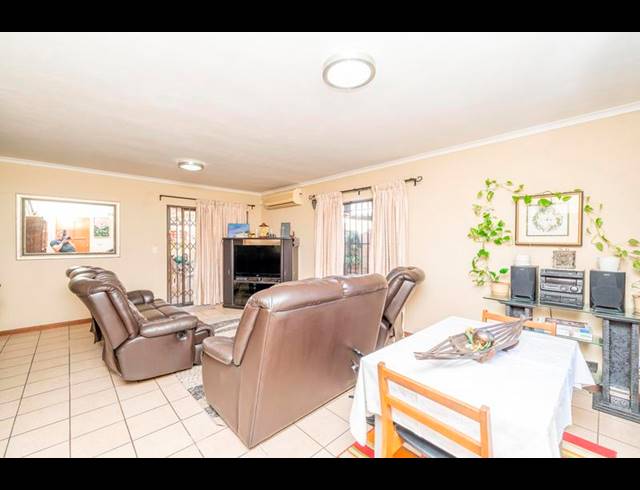 3 BEDROOM TOWNHOUSE FOR SALE IN DE OUDE SPRUIT